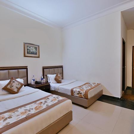 Hotel Family Spot Nuova Delhi Esterno foto