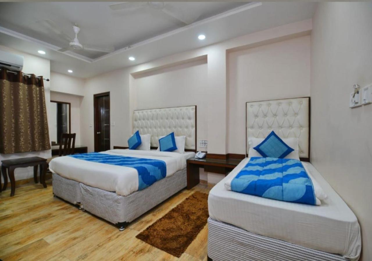 Hotel Family Spot Nuova Delhi Esterno foto