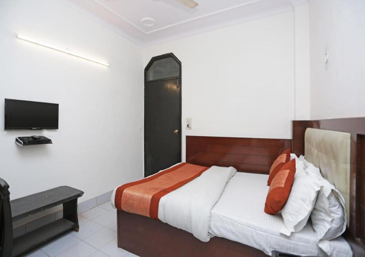 Hotel Family Spot Nuova Delhi Esterno foto