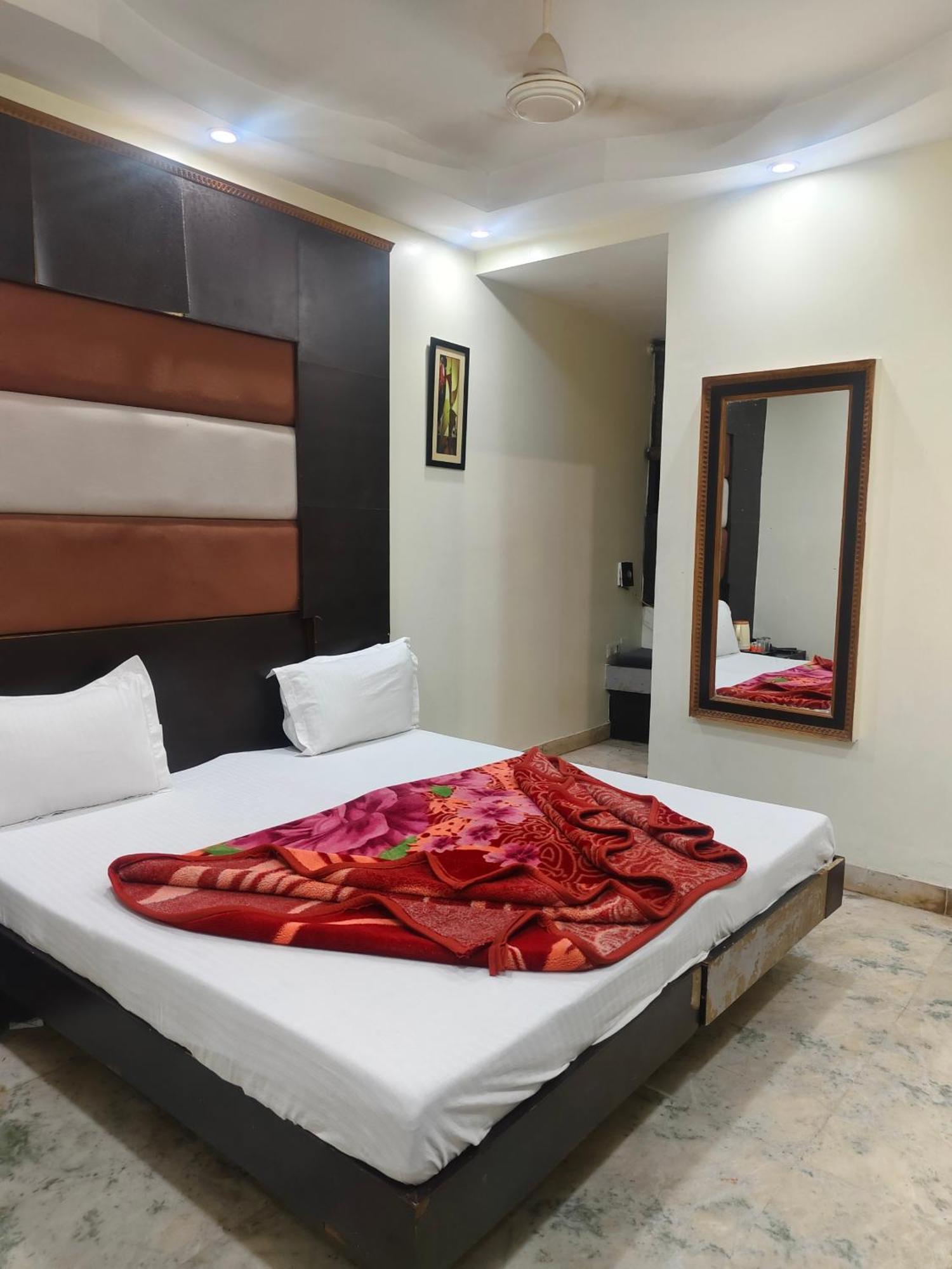 Hotel Family Spot Nuova Delhi Esterno foto
