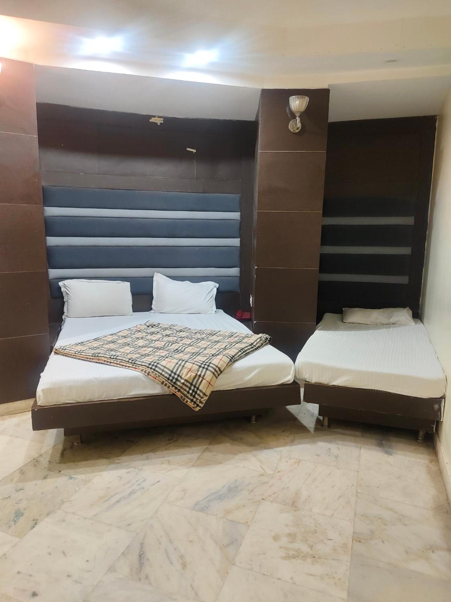 Hotel Family Spot Nuova Delhi Esterno foto