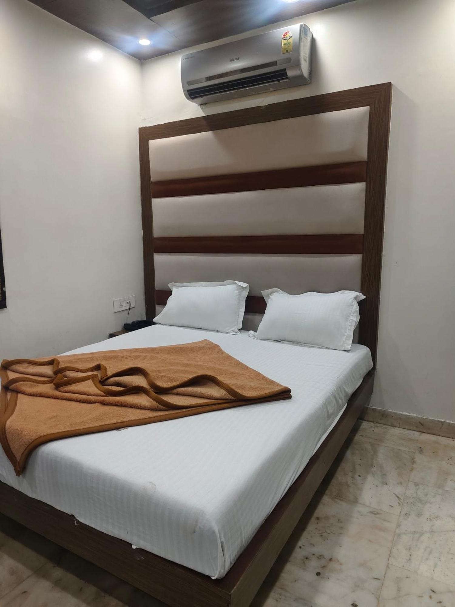 Hotel Family Spot Nuova Delhi Esterno foto
