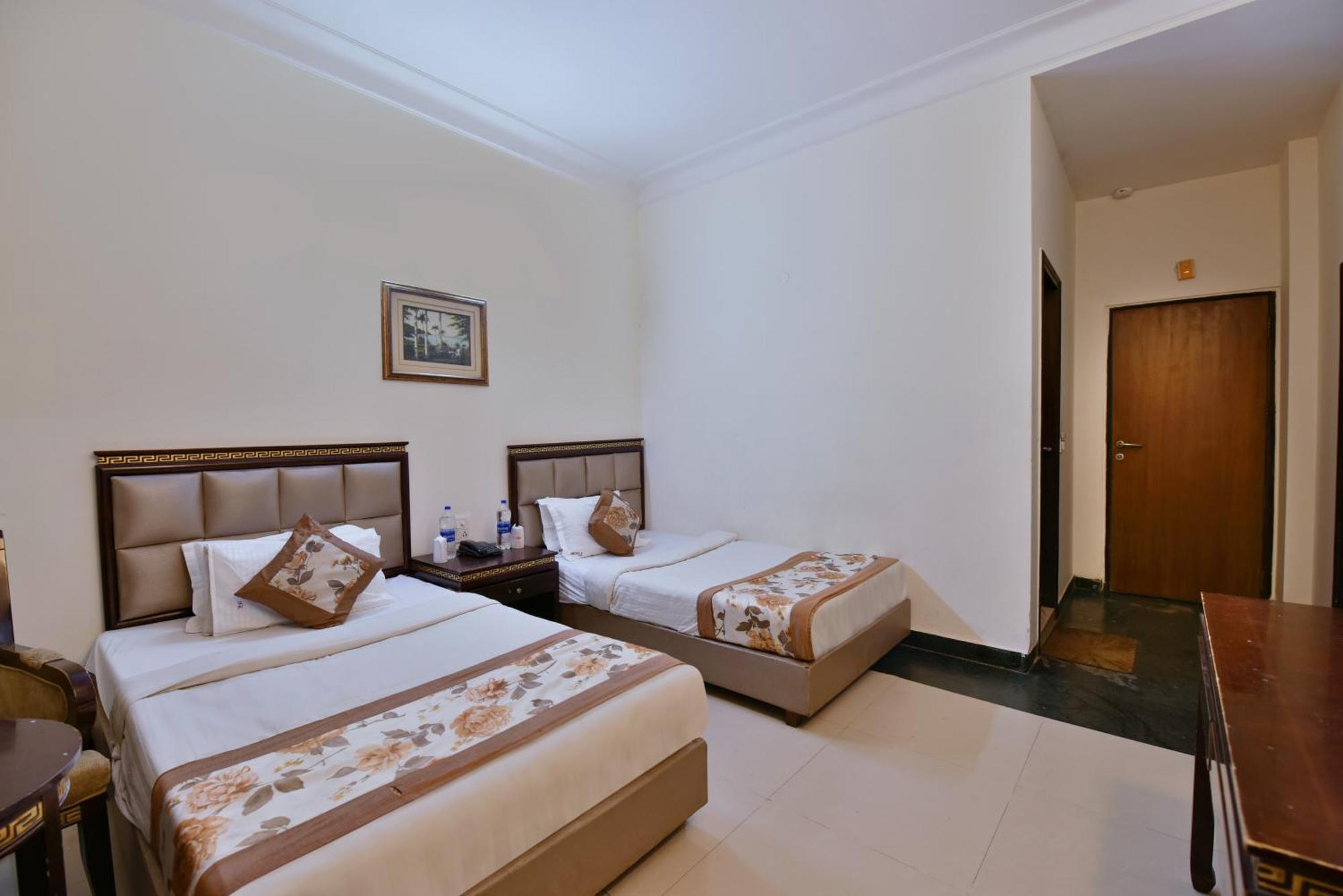 Hotel Family Spot Nuova Delhi Esterno foto