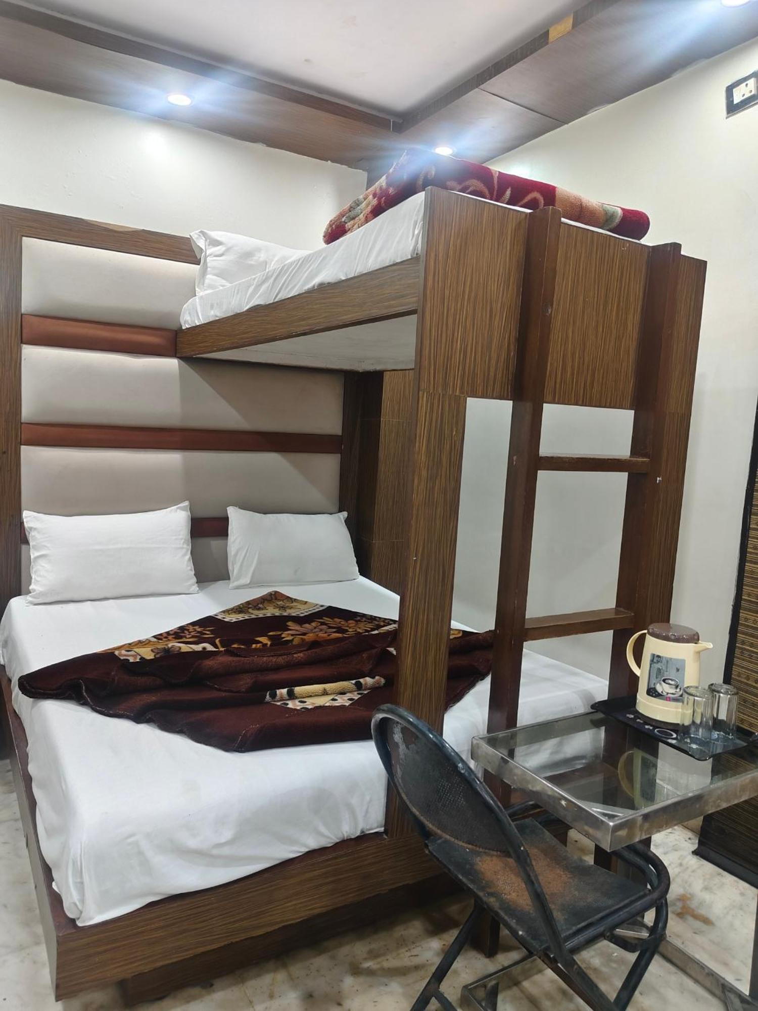 Hotel Family Spot Nuova Delhi Esterno foto