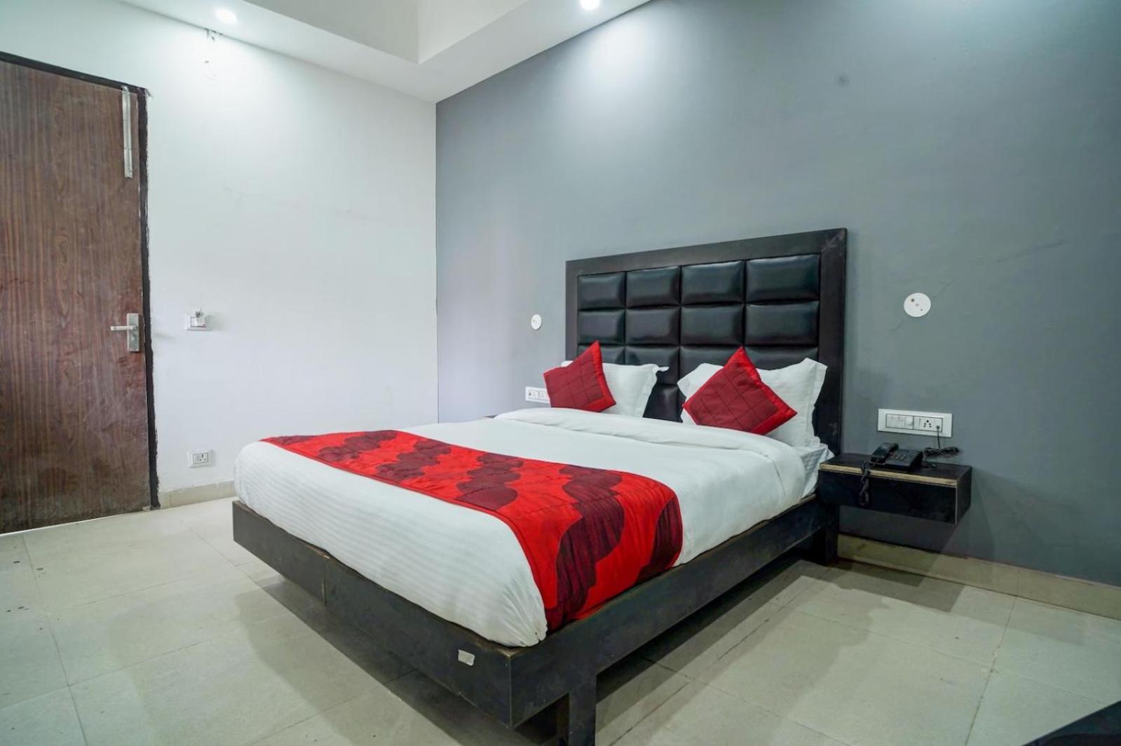Hotel Family Spot Nuova Delhi Esterno foto