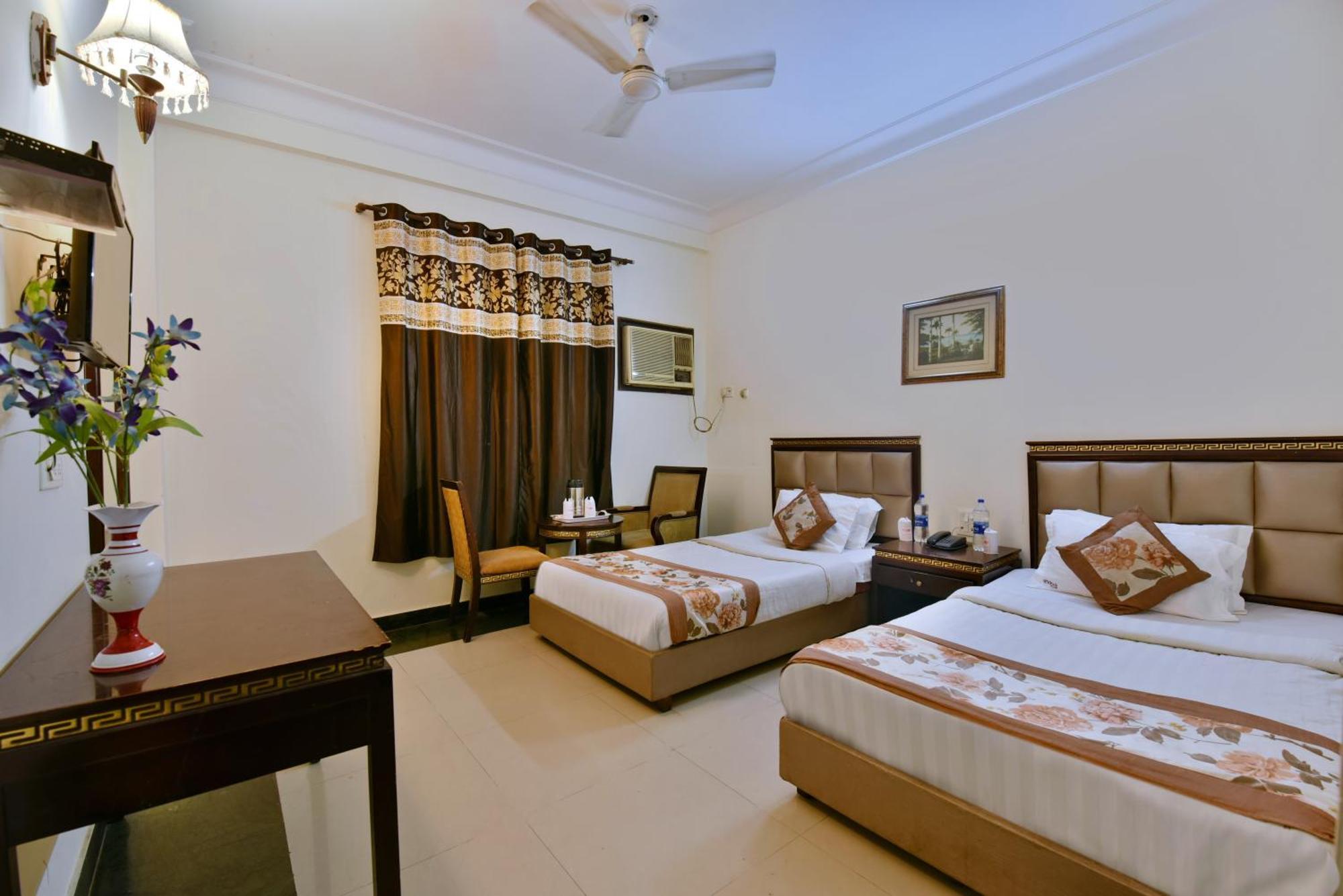 Hotel Family Spot Nuova Delhi Esterno foto