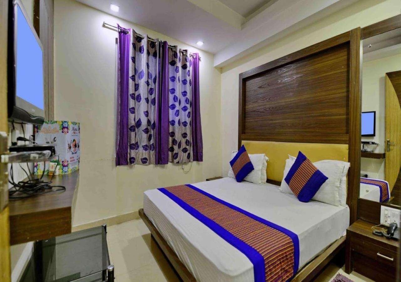 Hotel Family Spot Nuova Delhi Esterno foto